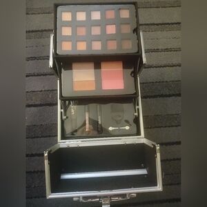 Claire's Vibrant Eyeshadow and Blush Palette